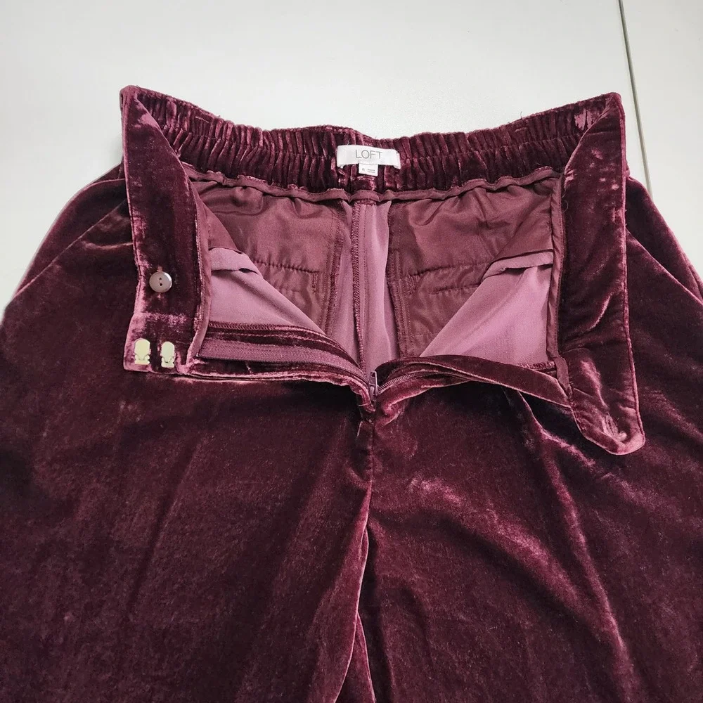 LOFT Womens Burgundy Velvet Pleat Front Straight Leg Pant Size 8 Pleated Trouser